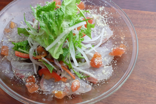 本日の鮮魚のカルパッチョ サラダ仕立て